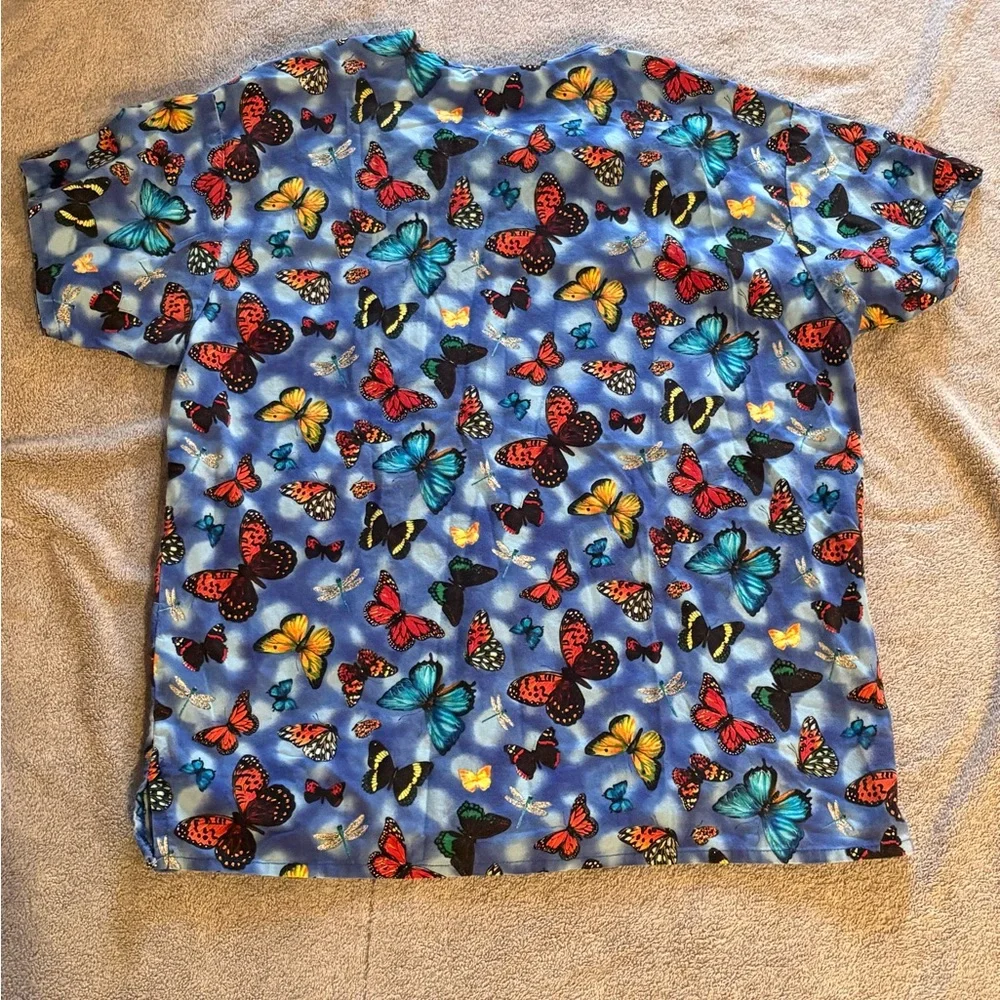 Peaches Uniforms Vibrant Butterfly Dragonfly Scrub Medical Top Size M-L? - Picture 7 of 7
